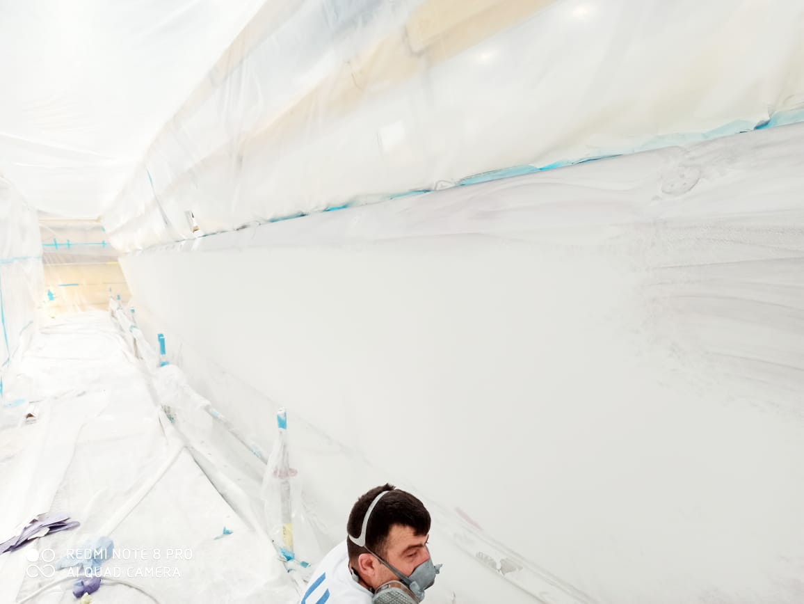 Superyacht hull polishing